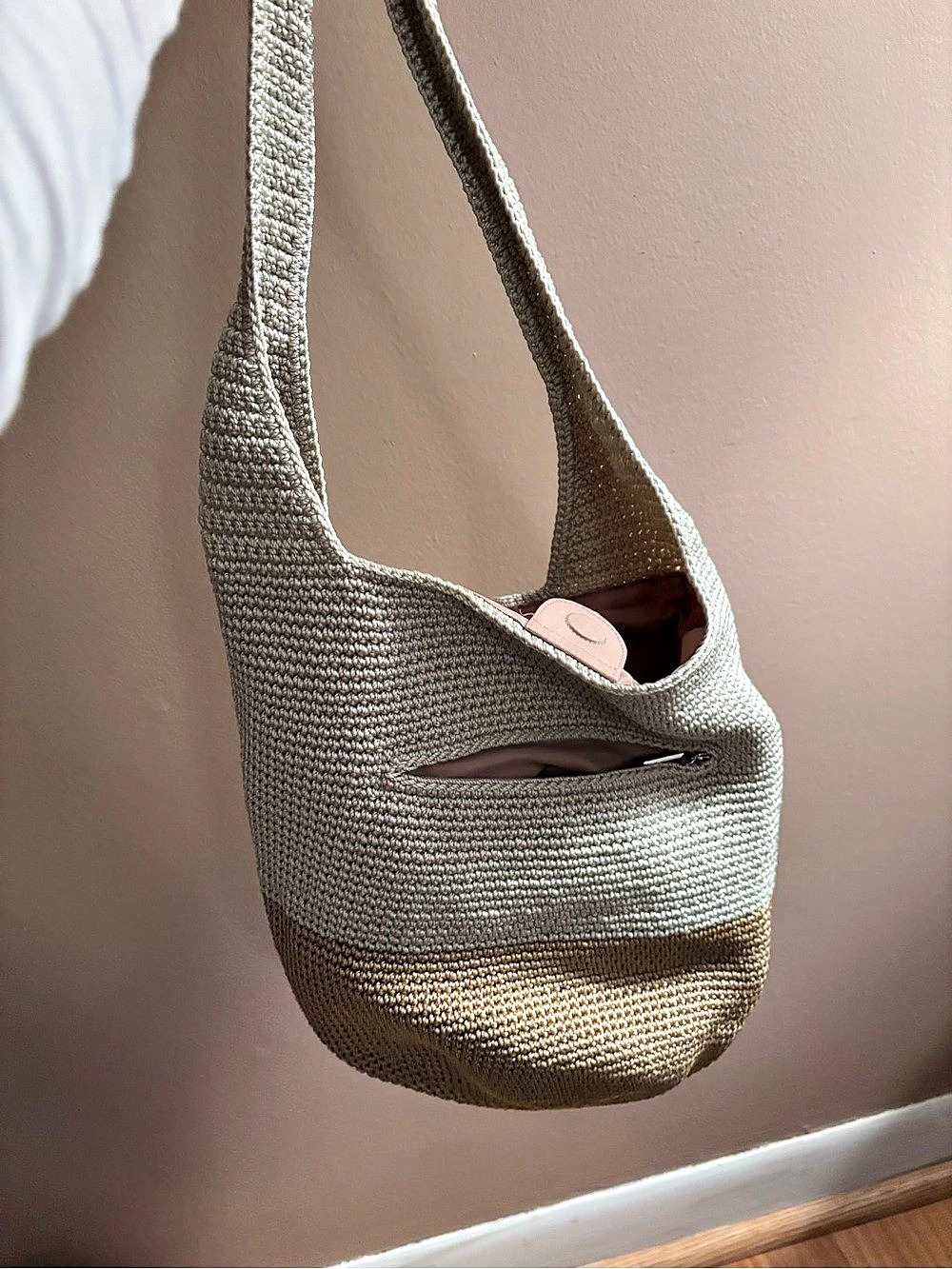 The Sak Woven Shoulder Bag in beige & Brown